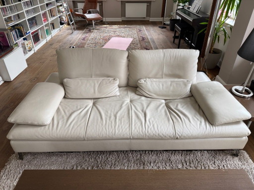 Sofá Roche Bobois Calisson de cuero color crema