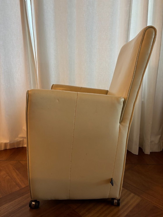 Image 1 of 6 stijlvolle Jess Design eetkamerstoelen model Senator – Buffelleder, Vanille