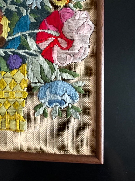 Image 1 of cuadro de flores bordadas
