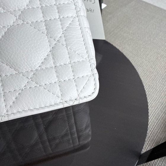 Image 1 of DIOR CARO MEDIUM - PELLE DI VITELLO GRANATA CANNAGE, FERRAMENTA BIANCA ORO