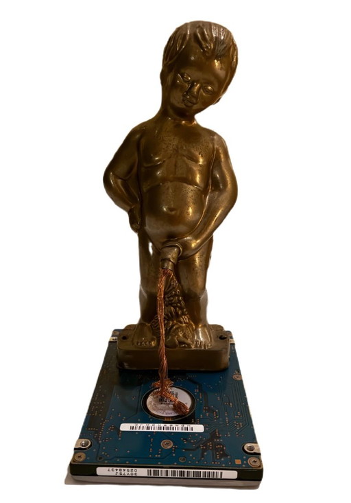 Walter Geraci – Piss on the Future – beeldhouwkunst, Metal, Gold (photo 2 of 8)