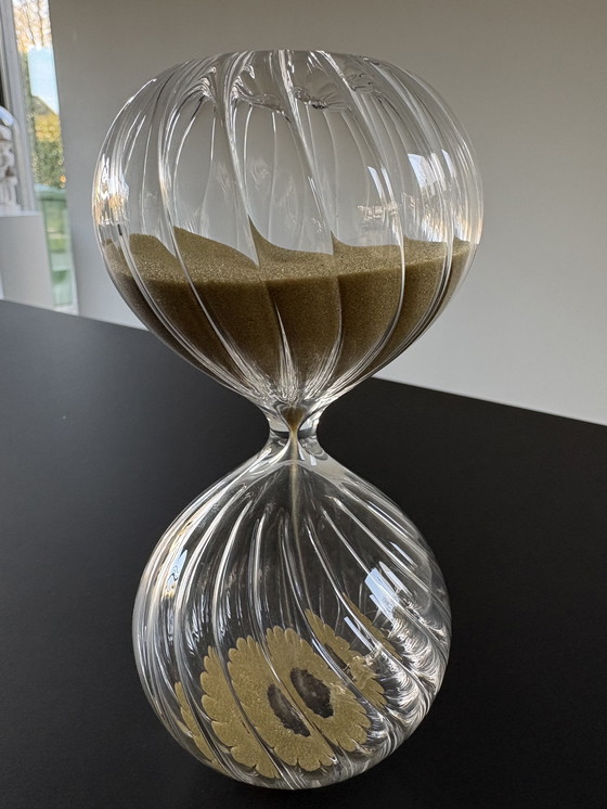Image 1 of Sablier en verre rempli de sable doré