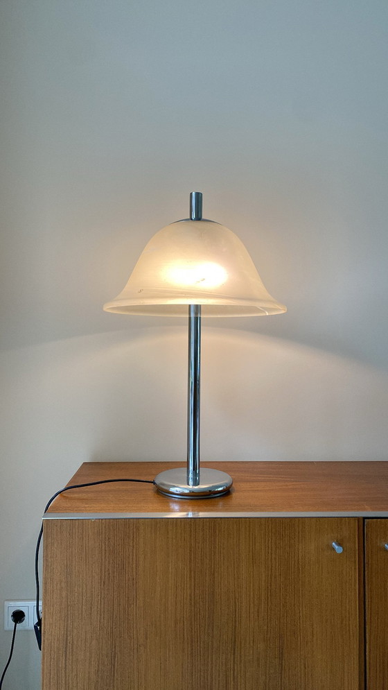 Image 1 of Peill & Putzler tafellamp met glazen kap en chromen poot