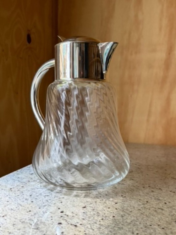 Elegante, handgefertigte Glaskaraffe mit poliertem, silberplattiertem Beschlag – Stilvolle Karaffe im (photo 5 of 13)