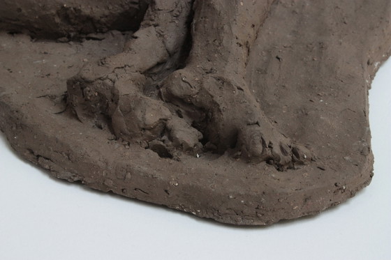 Image 1 of Yolande Ide (1931) - Scultura, Donna nuda sdraiata - 39 cm - Terracotta