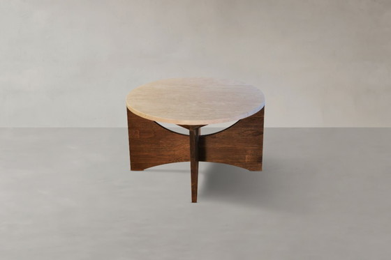 Image 1 of Couchtisch rotunda Travertin aus Naturstein und Massivholz Eiche