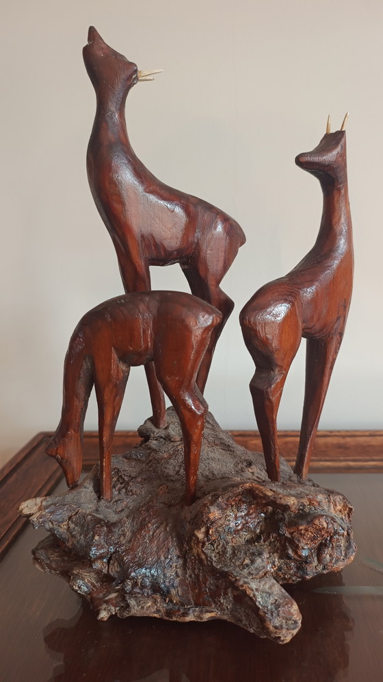 Image 1 of Cerf en bois avec son petit, style années 1960