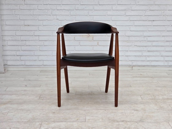 Image 1 of Fauteuil danois des années 1960. Bois de teck, similicuir noir.