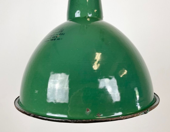 Image 1 of Lampada da fabbrica in smalto verde industriale, anni '60