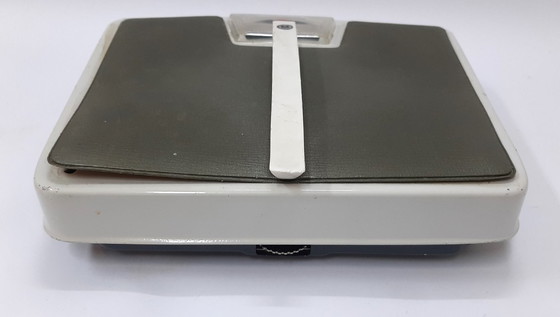 Image 1 of Vintage analog mechanical bathroom scale