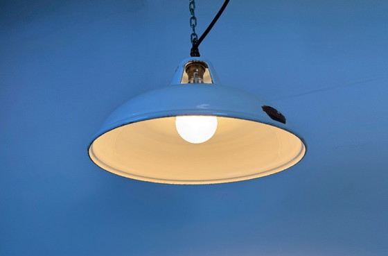 Image 1 of Industriële witte geëmailleerde fabriekshanglamp van Thorlux, jaren 60