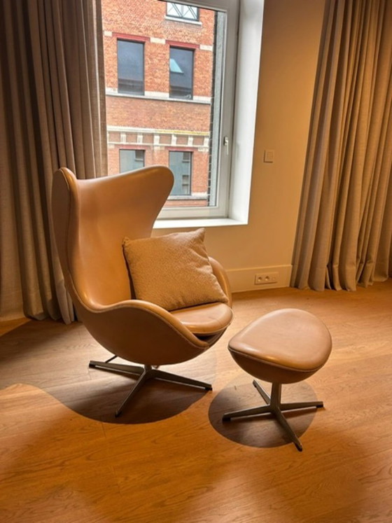 Image 1 of Fauteuil Egg de Fritz Hansen avec repose-pieds inclus