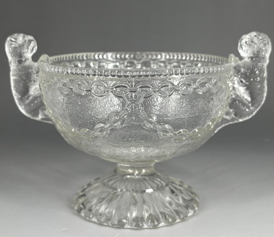 Image 1 of Antica ciotola in vetro pressato con piedistallo e manici a forma di cane – Decorazione a ghirlanda di catene (circa 1900)