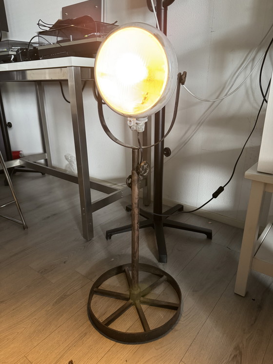 Image 1 of Lampe industrielle fabriquée à partir d'une voiture ancienne