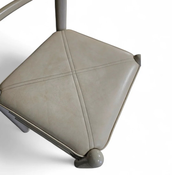 Conjuntos de comedor / Mesa / 5 Sillas / Estructura Madera Gris Claro / Asiento Cuero / Alemán / Años 80 / (photo 10 of 24)