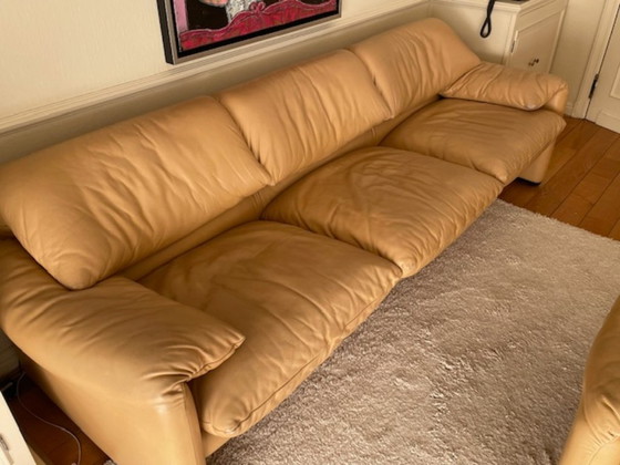 Titolo: Set Cassina Maralunga (3 posti, 2 posti, poltrona), Pelle Cognac / cammello, Zona salotto, Beige (foto 3 di 6)