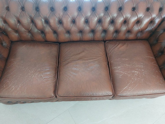 Image 1 of Set Chesterfield vintage in pelle marrone. Divano e 2 poltrone.
