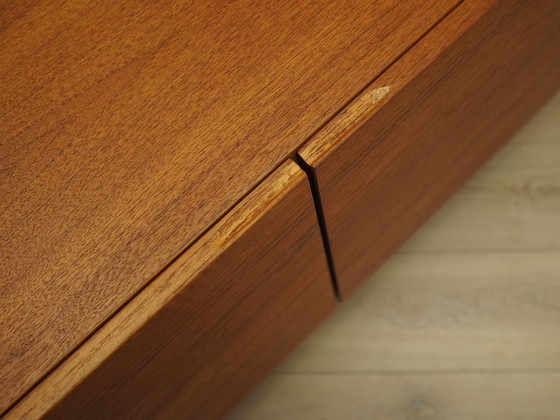 Dänischer Teakholzschrank auf konischen Beinen, skandinavisch modern der 1960er Jahre – Buffetschränke, Wood (photo 9 of 14)