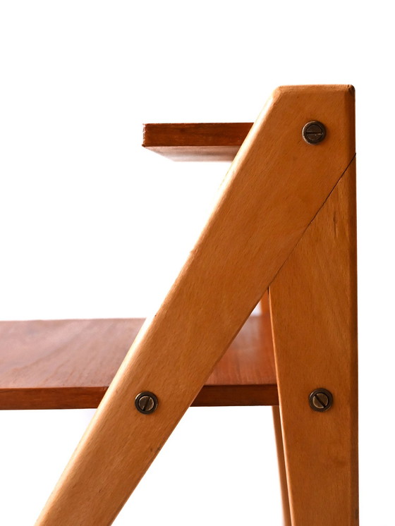 Image 1 of Paire de tables de nuit en teck scandinave des années 1960 avec étagères