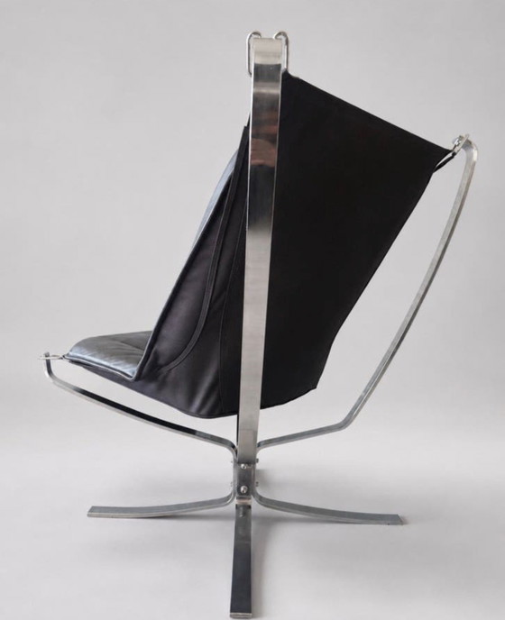 Image 1 of Vintage Falcon loungestoel en voetenbank, Sigurd Resell, chroom