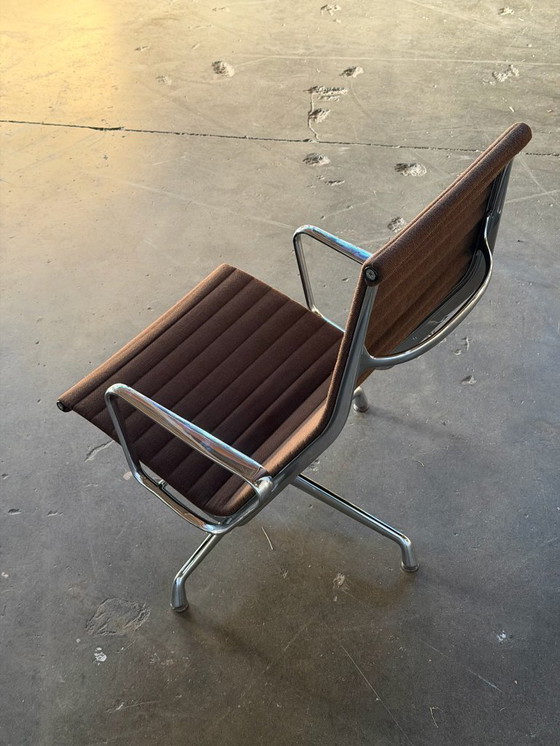 Image 1 of Vitra Eames EA124 | Hopsak