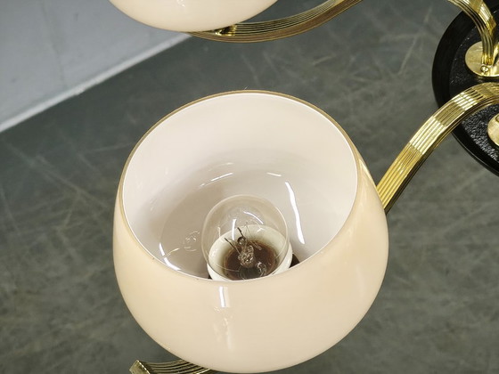 Image 1 of Lustre italien en laiton avec abat-jour en verre opalin, années 1950