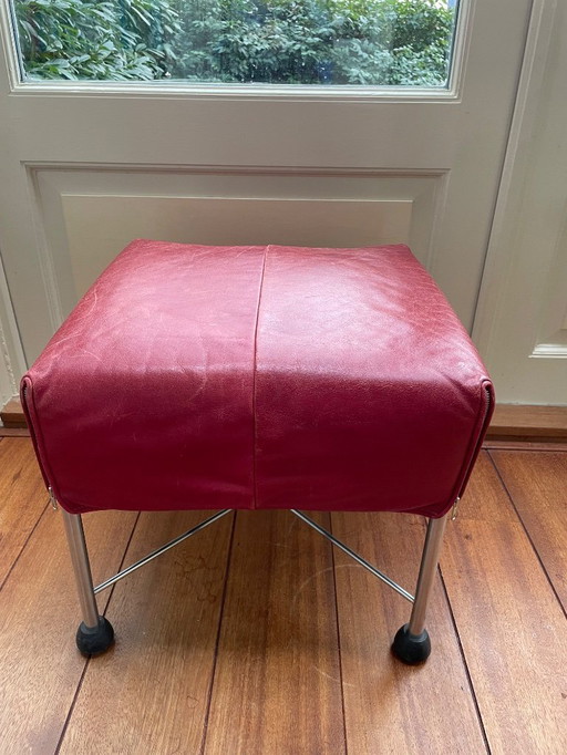 Charly-Fußhocker von Montis, rot