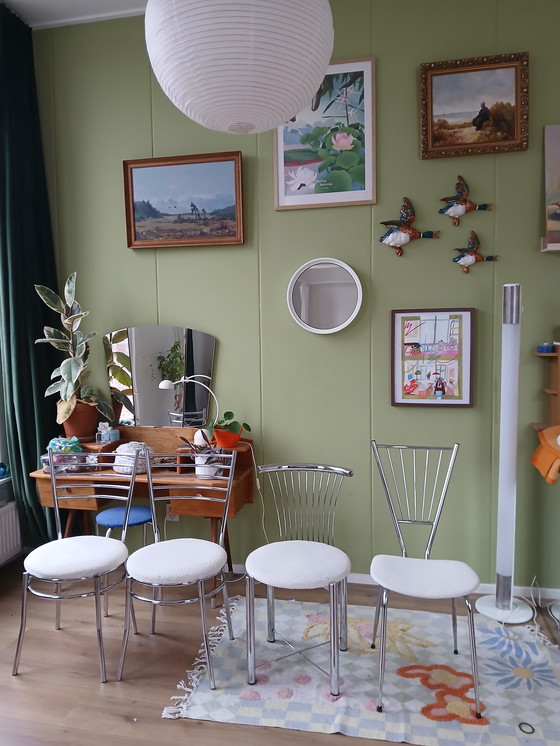 Image 1 of Vier rvs stoelen met boucle stof