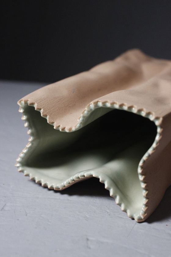 Tapio Wirkkala & Rosenthal - Vase "Tütenvase" Do Not Litter Kraft Paper Bag 22cm – Porcelain (photo 6 of 8)