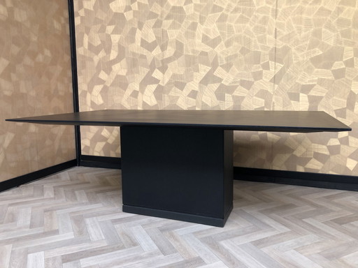 Tavolo Arco Spazio + divano con struttura Arco