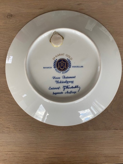 Bavaria Porzellan beautiful Christmas plate "Weinachten 1982" 24 carat gold