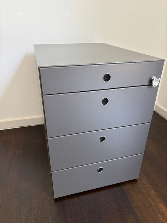 Bureau Fantoni + caisson à tiroirs – Bureaux, Metal, Aluminium (photo 4 of 6)