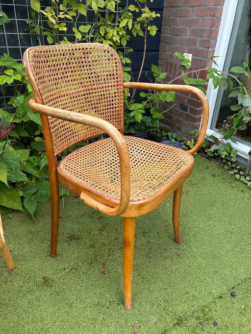 4 thonet stoelen met armleuning