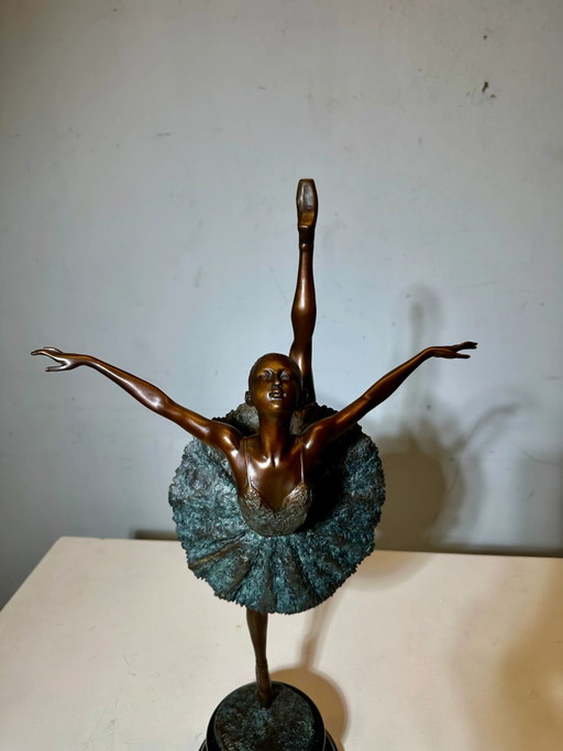Estatua de bailarina de bronce – beeldhouwkunst (photo 2 of 5)