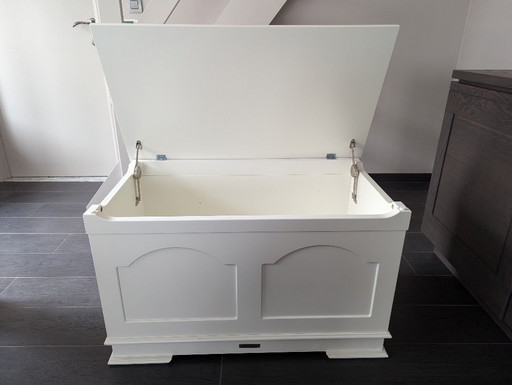 Aufbewahrungsbox mit Kissen