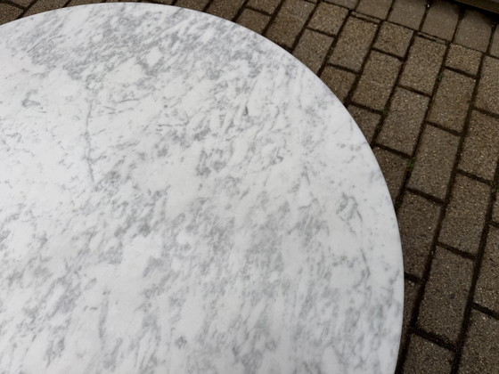 Image 1 of Originele Knoll Tulip Salontafel Eero Saarinen in Carrara marmer