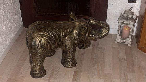 Image 1 of Table design exclusive en forme d'éléphant avec plateau en verre de sécurité épais – style Hollywood Regency