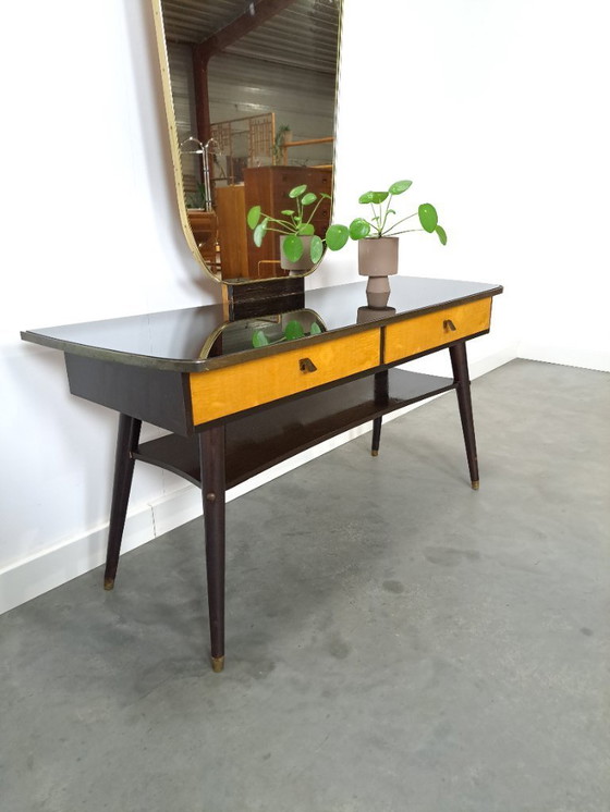 Image 1 of Tavolino laterale con cassetti e grande specchio con bordo dorato, toletta