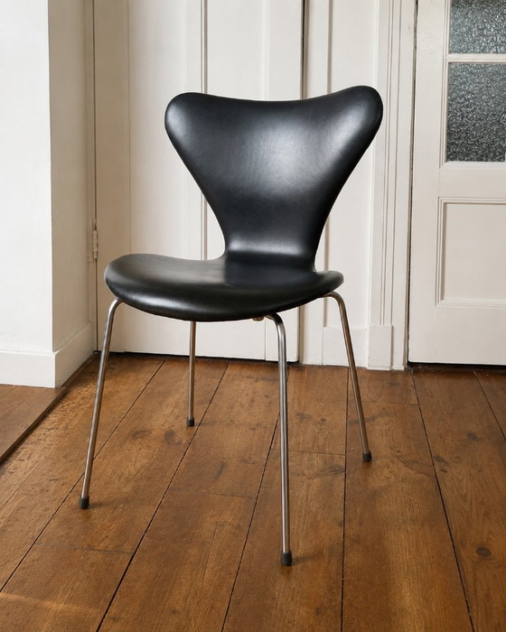 2 sedie Butterfly vintage di Fritz Hansen, design danese del 1966. – Sedie da pranzo, Leather, Iron (photo 3 of 8)