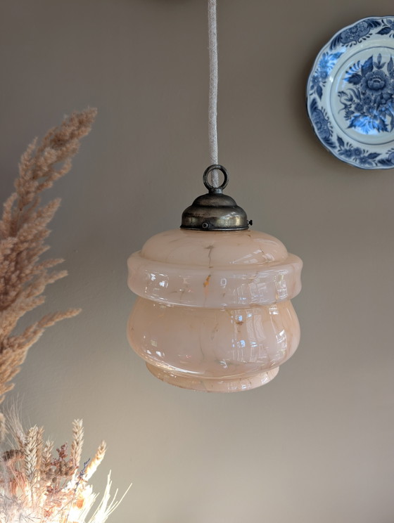 Image 1 of Magnifique suspension Art déco rose en verre cliché