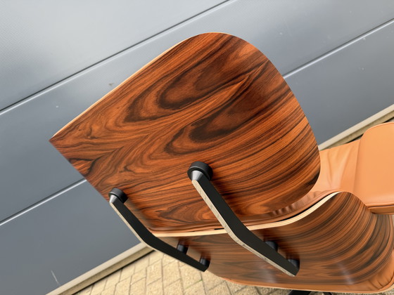 Image 1 of 2 poltrone lounge Vitra Eames XL originali con poggiapiedi, in pregiata pelle color cognac e palissandro Santos, NUOVE!!