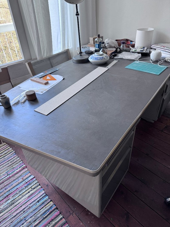 Image 1 of Bureau vintage en métal « Gispen »