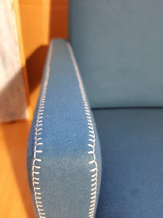 Image 1 of Cassina Utrecht 637, nueva, nunca usada, en tela de lana azul petróleo (serie 13L), costuras de caballo