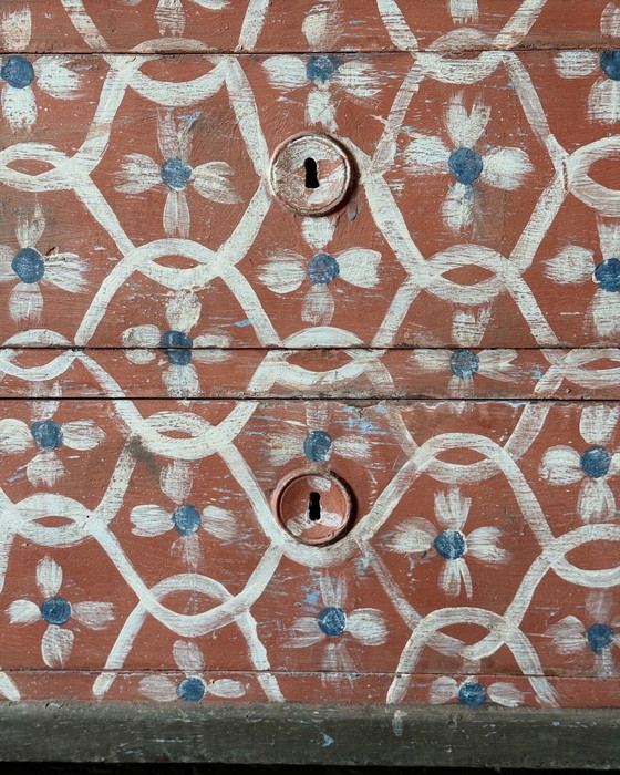 Image 1 of Cassettiera antica a fiori patina antica