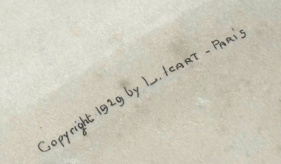 Image 1 of Élégante figurine ovale de Léda avec cygne de Louis Icart, vers les années 1920