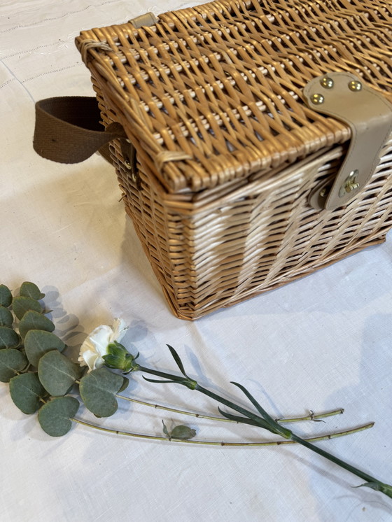 Image 1 of Picnic basket