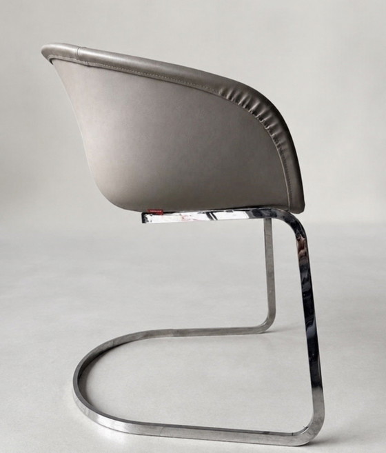 4 Sillas Arper Duna, de Lievore Altherr Molina, Italia (2014) – Sillas de comedor, Chrome, Leather (photo 4 of 13)