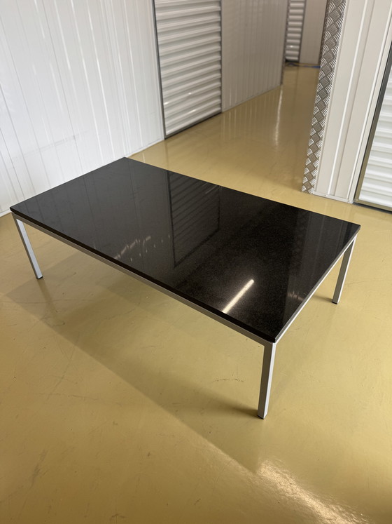 Image 1 of Table basse en granit