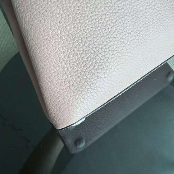 Image 1 of LOUIS VUITTON CAPUCINES - BB CUIR DE VEAU TAURILLON ROSE JASMIN FERMOIR ARGENTÉ