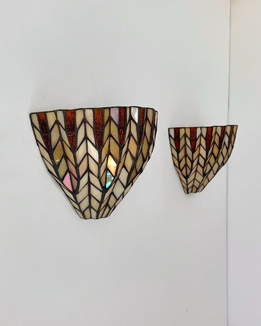 Paar vintage "glas-in-lood" koperen en glazen Wandlampen, Frankrijk 1970 (photo 2 of 8)